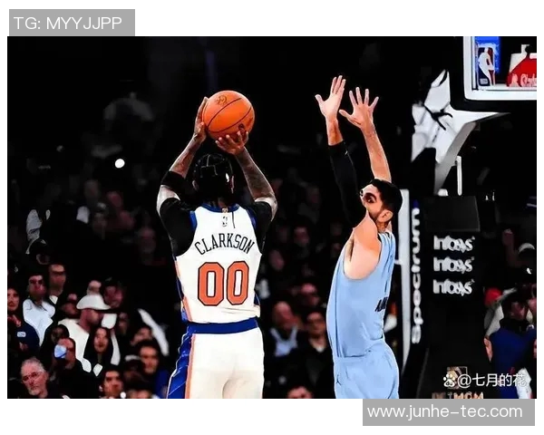 唐斯与蒙克联手发威尼克斯六人得分上双轻取国王